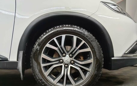 Mitsubishi Outlander III рестайлинг 3, 2015 год, 1 699 000 рублей, 9 фотография