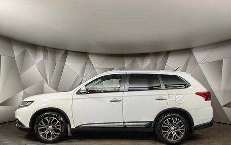 Mitsubishi Outlander III рестайлинг 3, 2015 год, 1 699 000 рублей, 5 фотография