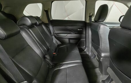 Mitsubishi Outlander III рестайлинг 3, 2015 год, 1 699 000 рублей, 16 фотография