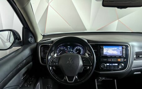 Mitsubishi Outlander III рестайлинг 3, 2015 год, 1 699 000 рублей, 20 фотография