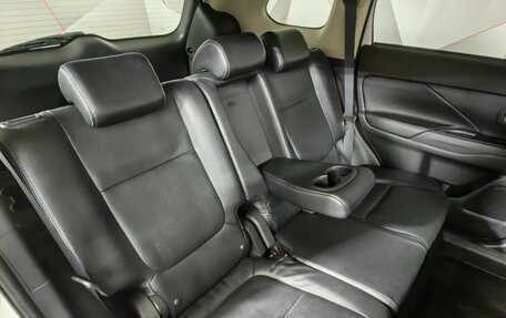 Mitsubishi Outlander III рестайлинг 3, 2015 год, 1 699 000 рублей, 17 фотография