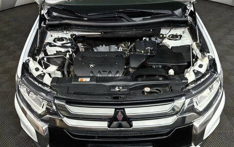 Mitsubishi Outlander III рестайлинг 3, 2015 год, 1 699 000 рублей, 11 фотография