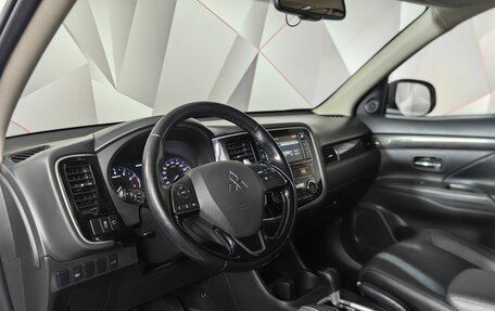 Mitsubishi Outlander III рестайлинг 3, 2015 год, 1 699 000 рублей, 19 фотография