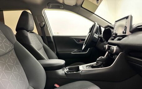 Toyota RAV4, 2019 год, 3 250 000 рублей, 12 фотография