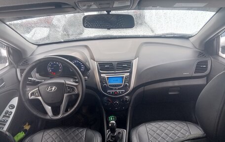 Hyundai Solaris II рестайлинг, 2013 год, 500 000 рублей, 5 фотография