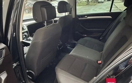 Volkswagen Passat B8 рестайлинг, 2015 год, 1 700 000 рублей, 14 фотография