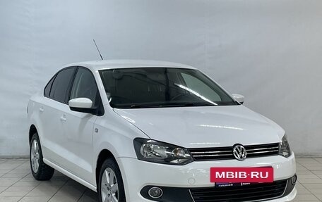 Volkswagen Polo VI (EU Market), 2011 год, 830 000 рублей, 2 фотография