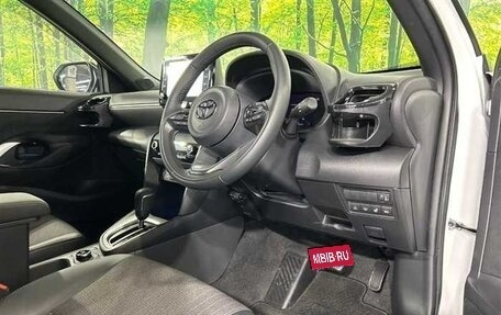 Toyota Yaris Cross, 2023 год, 1 590 002 рублей, 12 фотография