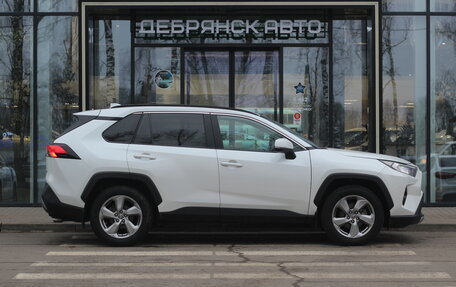 Toyota RAV4, 2021 год, 3 750 000 рублей, 4 фотография