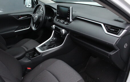 Toyota RAV4, 2021 год, 3 750 000 рублей, 6 фотография