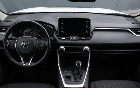 Toyota RAV4, 2021 год, 3 750 000 рублей, 7 фотография