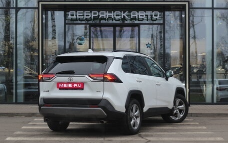 Toyota RAV4, 2021 год, 3 750 000 рублей, 3 фотография