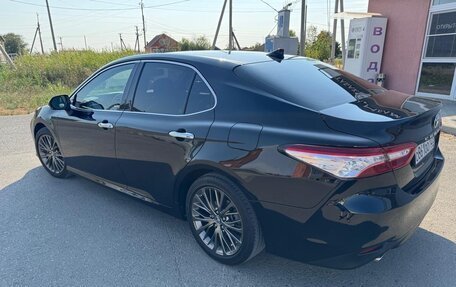 Toyota Camry, 2018 год, 3 490 000 рублей, 3 фотография