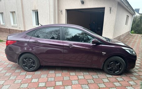 Hyundai Solaris II рестайлинг, 2013 год, 850 000 рублей, 2 фотография