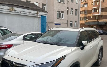 Toyota Highlander, 2020 год, 5 300 000 рублей, 2 фотография