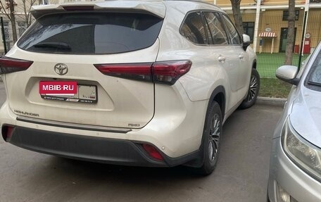 Toyota Highlander, 2020 год, 5 300 000 рублей, 4 фотография