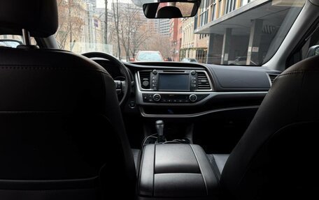 Toyota Highlander III, 2019 год, 4 250 000 рублей, 8 фотография