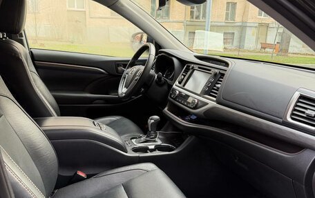 Toyota Highlander III, 2019 год, 4 250 000 рублей, 6 фотография