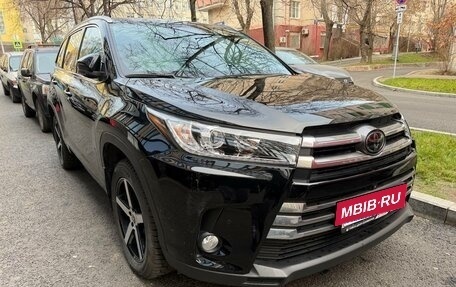 Toyota Highlander III, 2019 год, 4 250 000 рублей, 3 фотография