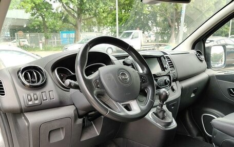 Opel Vivaro B, 2018 год, 2 700 000 рублей, 8 фотография