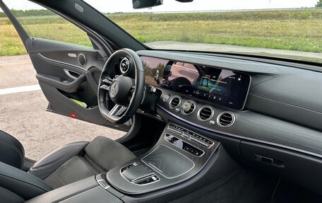 Mercedes-Benz E-Класс, 2022 год, 5 870 000 рублей, 5 фотография