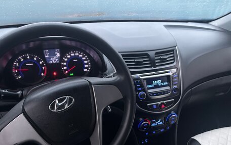 Hyundai Solaris II рестайлинг, 2016 год, 800 000 рублей, 2 фотография