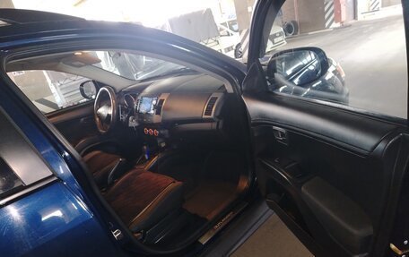 Mitsubishi Outlander III рестайлинг 3, 2011 год, 850 000 рублей, 4 фотография