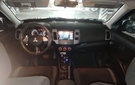 Mitsubishi Outlander III рестайлинг 3, 2011 год, 850 000 рублей, 9 фотография
