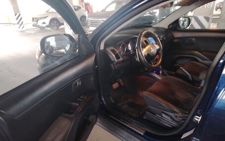 Mitsubishi Outlander III рестайлинг 3, 2011 год, 850 000 рублей, 12 фотография