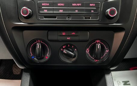 Volkswagen Jetta VI, 2015 год, 895 000 рублей, 19 фотография