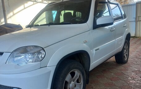 Chevrolet Niva I рестайлинг, 2012 год, 670 000 рублей, 4 фотография