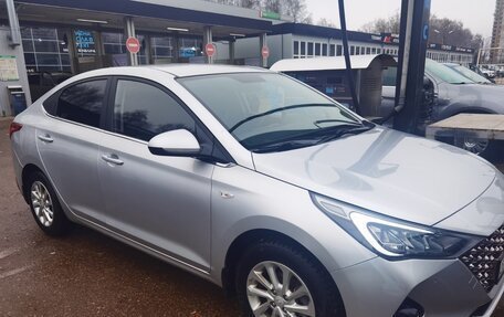 Hyundai Solaris II рестайлинг, 2021 год, 1 650 000 рублей, 2 фотография