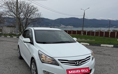 Hyundai Solaris II рестайлинг, 2015 год, 1 300 000 рублей, 2 фотография