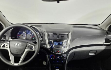 Hyundai Solaris II рестайлинг, 2015 год, 1 100 000 рублей, 11 фотография