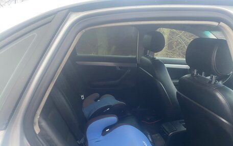 Audi A4, 2006 год, 700 000 рублей, 10 фотография