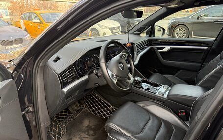 Volkswagen Touareg III, 2019 год, 5 800 000 рублей, 6 фотография