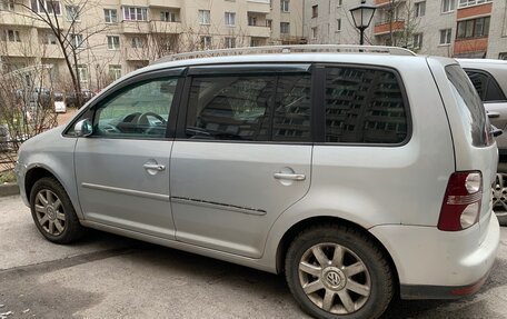 Volkswagen Touran III, 2007 год, 450 000 рублей, 4 фотография