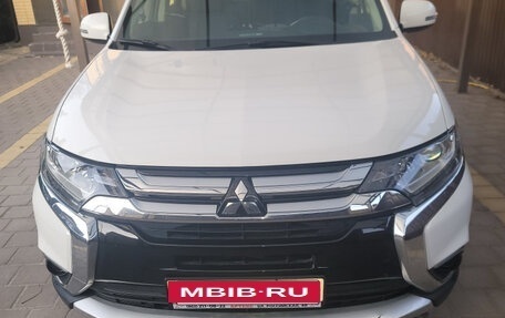 Mitsubishi Outlander III рестайлинг 3, 2016 год, 2 000 000 рублей, 1 фотография