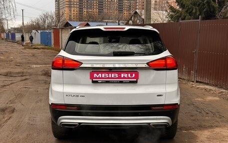 Geely Atlas, 2024 год, 2 300 000 рублей, 4 фотография