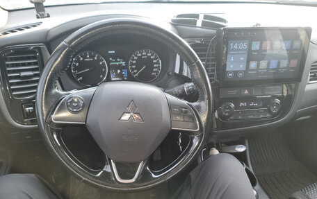 Mitsubishi Outlander III рестайлинг 3, 2016 год, 2 000 000 рублей, 2 фотография