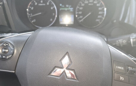 Mitsubishi Outlander III рестайлинг 3, 2016 год, 2 000 000 рублей, 3 фотография