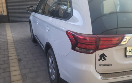 Mitsubishi Outlander III рестайлинг 3, 2016 год, 2 000 000 рублей, 8 фотография