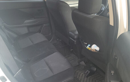 Mitsubishi Outlander III рестайлинг 3, 2016 год, 2 000 000 рублей, 10 фотография