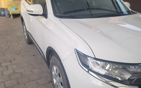 Mitsubishi Outlander III рестайлинг 3, 2016 год, 2 000 000 рублей, 6 фотография