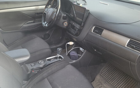 Mitsubishi Outlander III рестайлинг 3, 2016 год, 2 000 000 рублей, 11 фотография