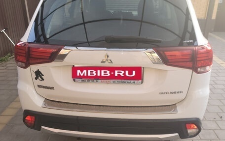 Mitsubishi Outlander III рестайлинг 3, 2016 год, 2 000 000 рублей, 4 фотография