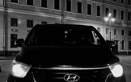 Hyundai H-1 II рестайлинг, 2018 год, 2 800 000 рублей, 1 фотография