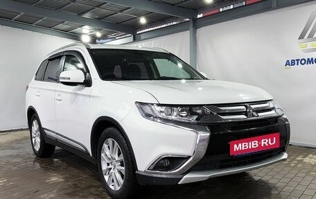 Mitsubishi Outlander III рестайлинг 3, 2017 год, 1 899 000 рублей, 7 фотография