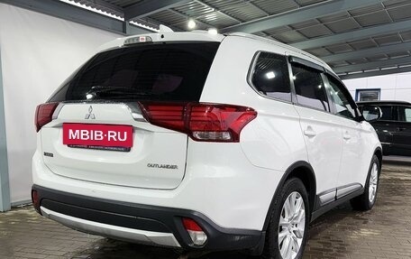 Mitsubishi Outlander III рестайлинг 3, 2017 год, 1 899 000 рублей, 5 фотография