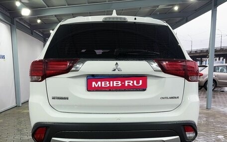 Mitsubishi Outlander III рестайлинг 3, 2017 год, 1 899 000 рублей, 4 фотография
